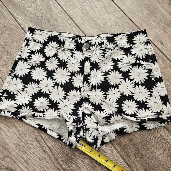 SO Sunflower Shorts Size 13 - Picture 3 of 9